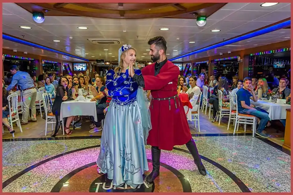 Ужин и Круиз по ночному Босфору в Стамбуле