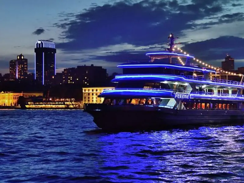 Ужин и Круиз по ночному Босфору в Стамбуле