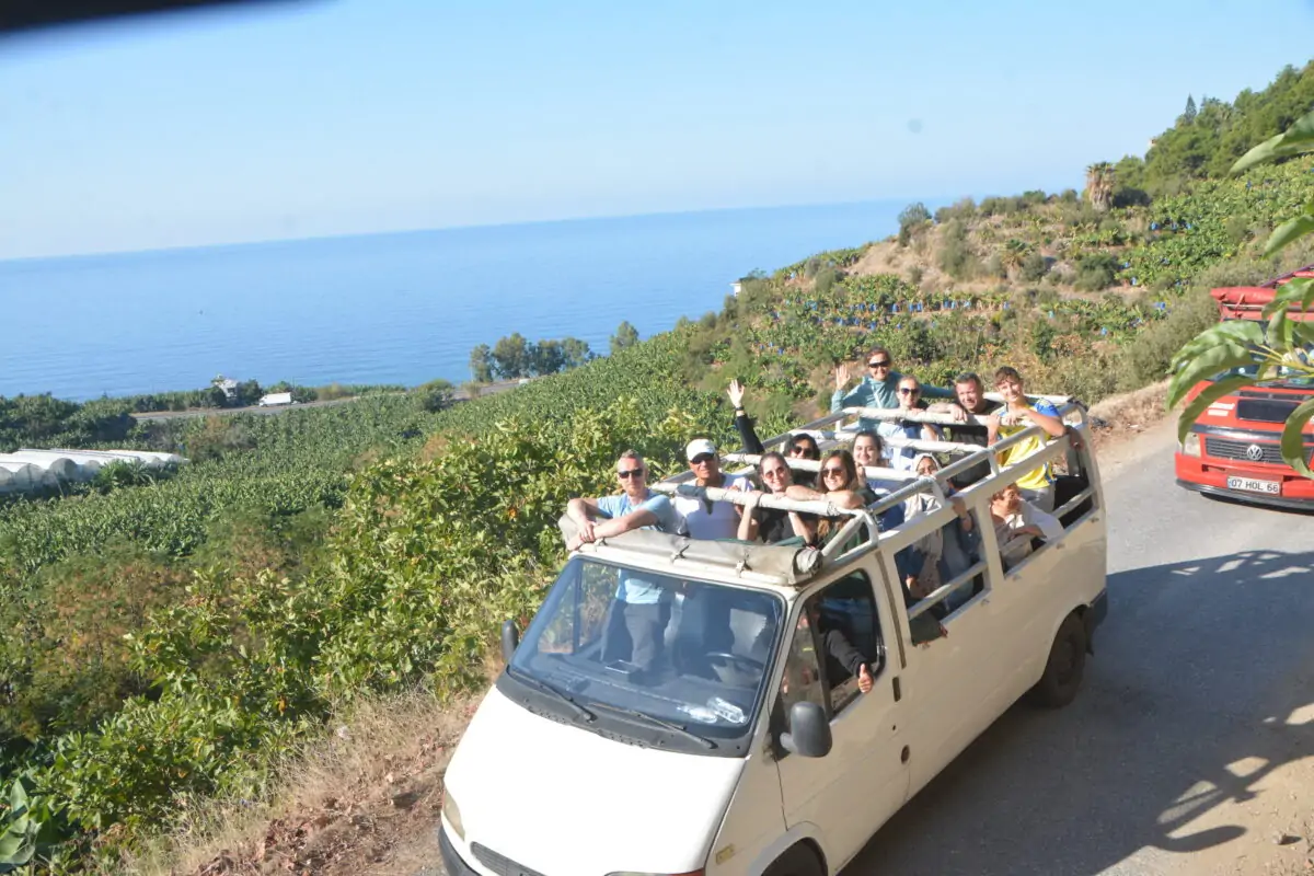 Экскурсия на джипах к водопаду Чамлыбель и река Дим-чай из Алании