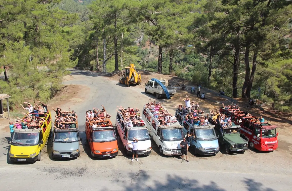 Экскурсия на джипах к водопаду Чамлыбель и река Дим-чай из Алании