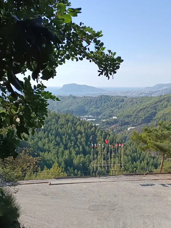 Экскурсия на джипах к водопаду Чамлыбель и река Дим-чай из Алании