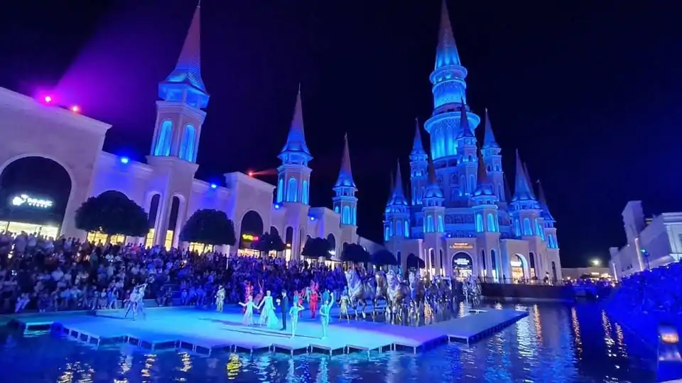 Ночное шоу в парке развлечений «The Land of Legends»