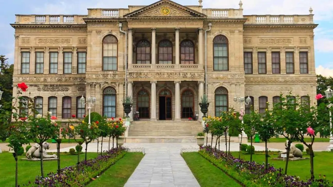 Дворец Долмабахче