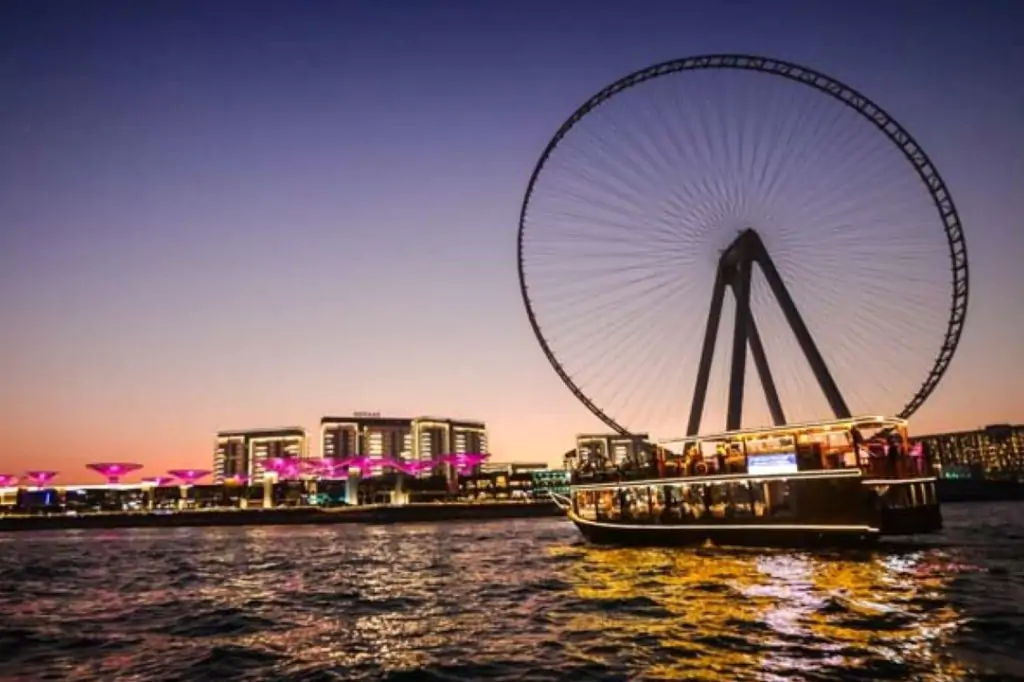 Современный Дубай из Дубая, Шарджи или Аджмана