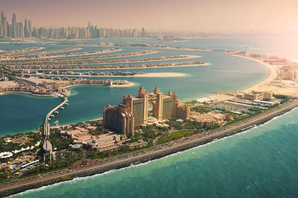 Современный Дубай из Дубая, Шарджи или Аджмана