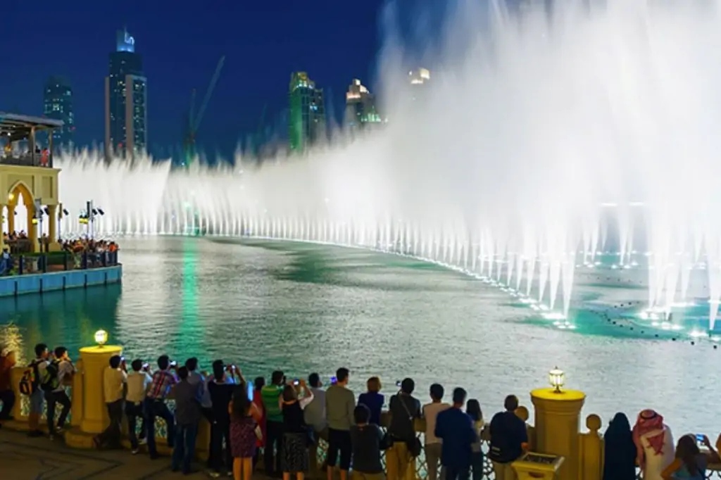 Современный Дубай из Дубая, Шарджи или Аджмана