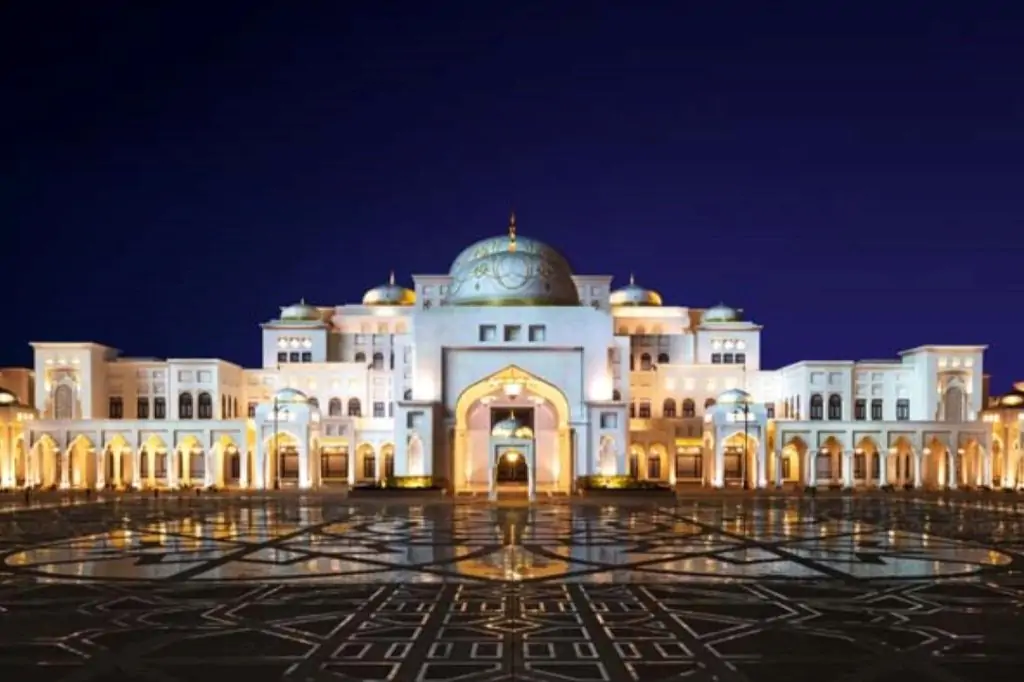 Экскурсия в Абу-Даби с посещением Лувра или Президентского дворца