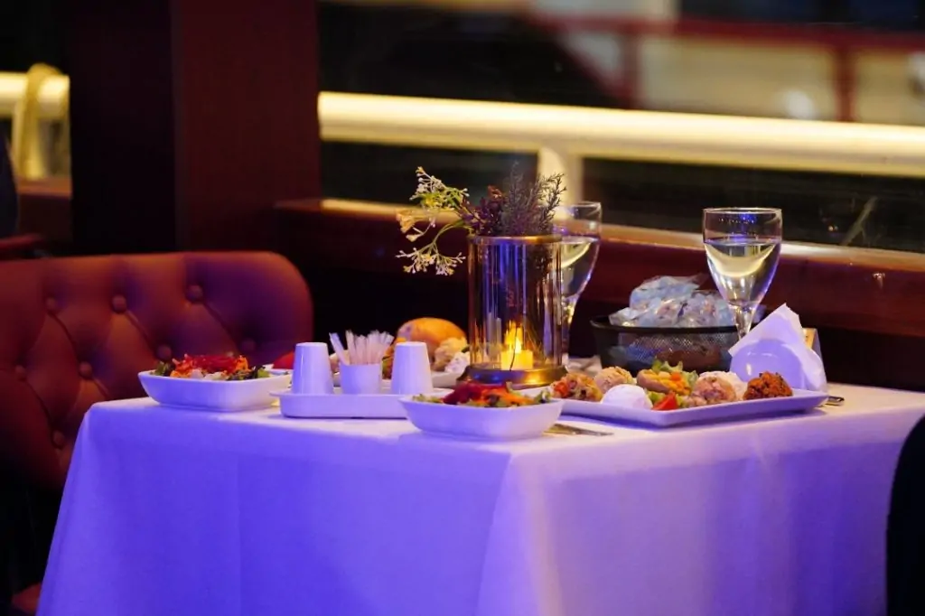 Ужин и Круиз по ночному Босфору в Стамбуле