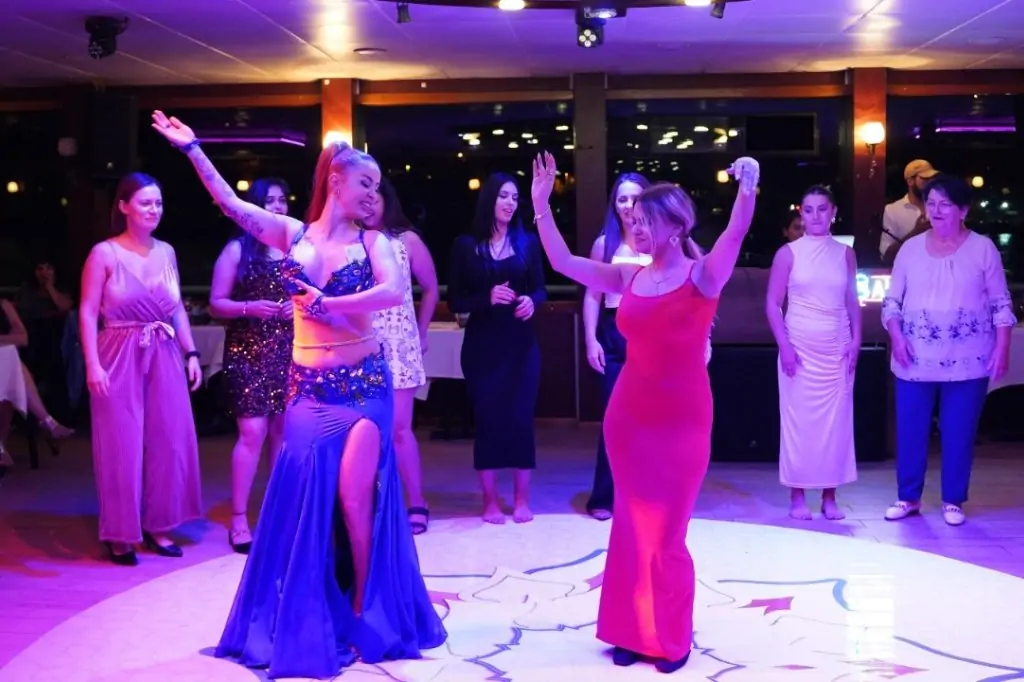 Ужин и Круиз по ночному Босфору в Стамбуле