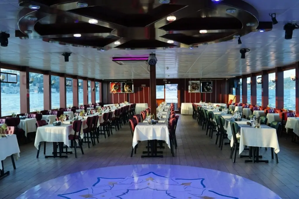 Ужин и Круиз по ночному Босфору в Стамбуле