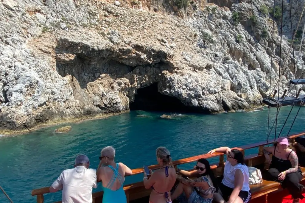 Морская прогулка на релакс яхте Grand Troys в Алании