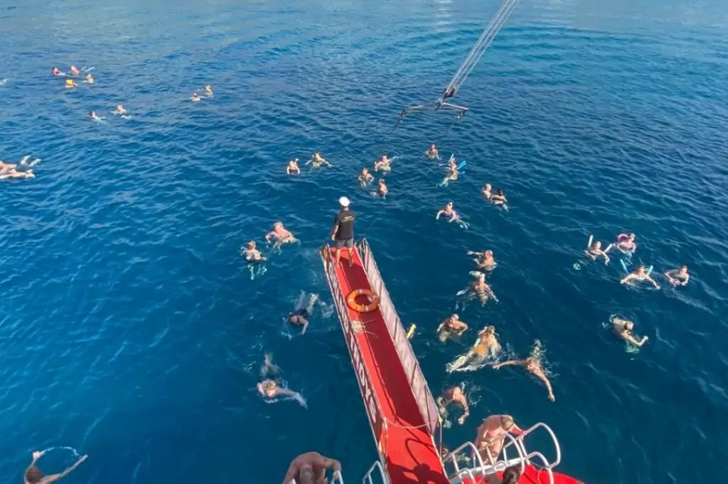 Пиратская яхта в Алании