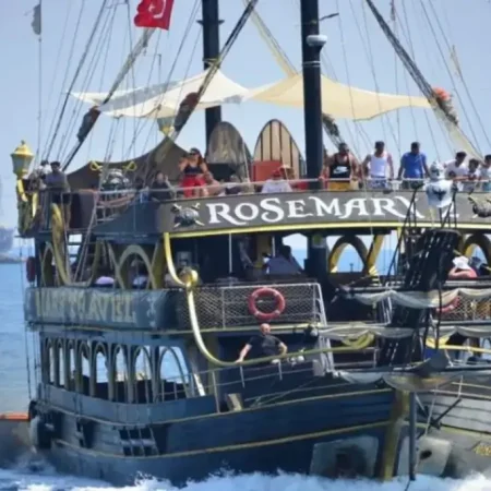 Морская прогулка на пиратском корабле в Кемере