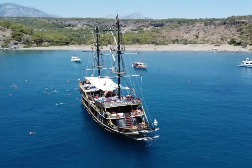 Морская прогулка на пиратском корабле в Кемере