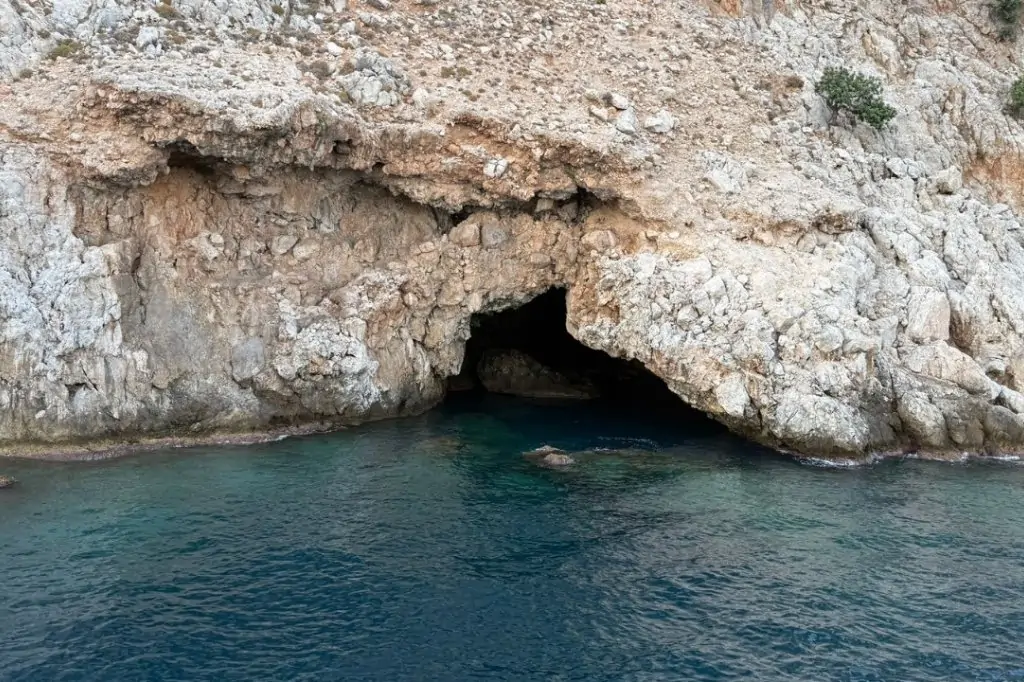 Яхта на закате в Алании