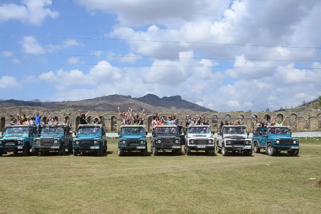 Экскурсия на джипах и корабле в Сиде