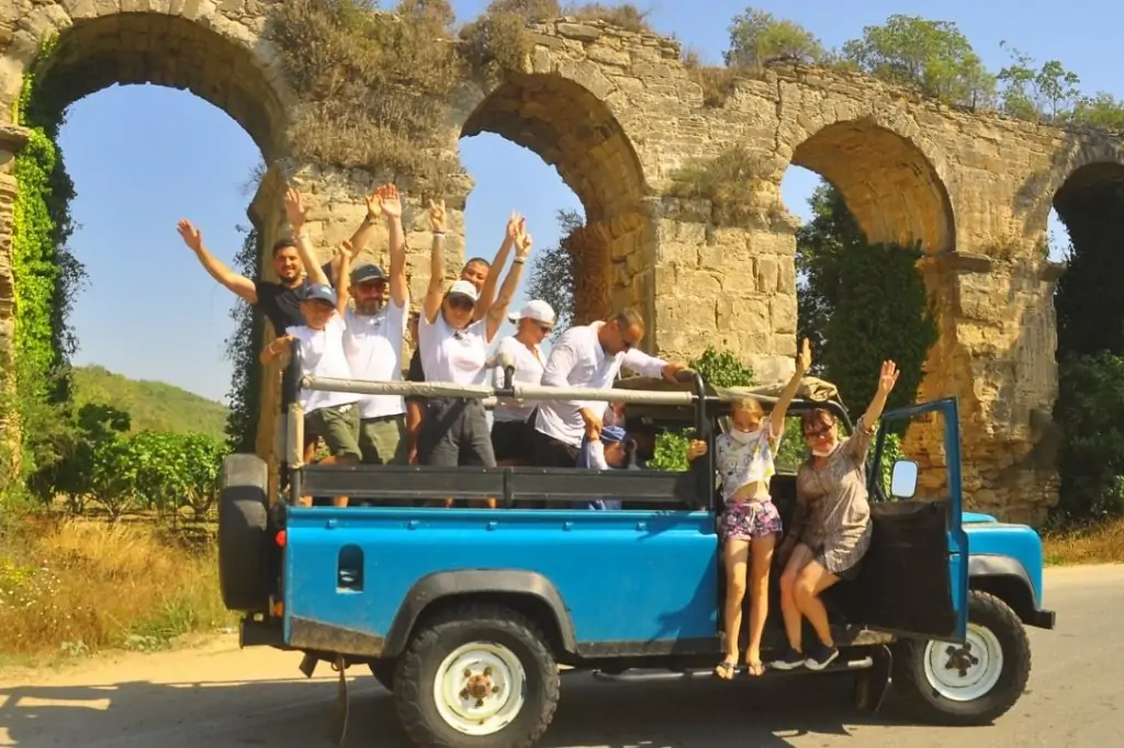 Экскурсия на джипах и корабле в Сиде