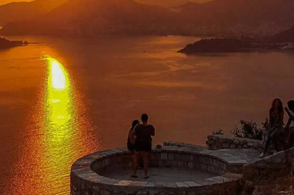 Боко-Которская бухта на закате