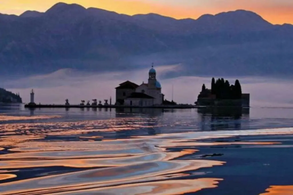 Боко-Которская бухта на закате