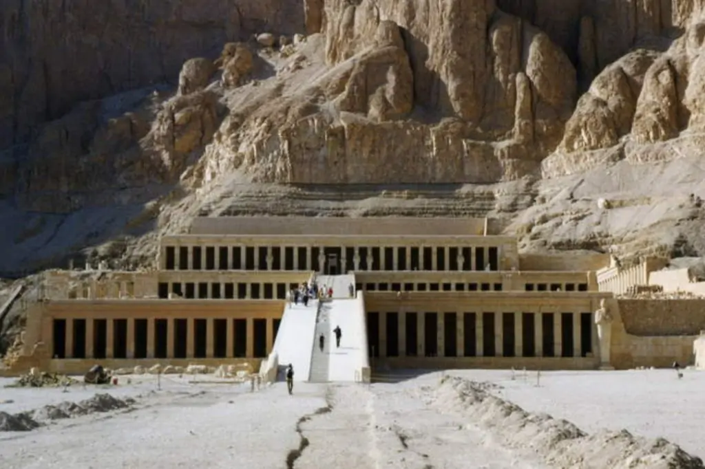 Экскурсия в Новый Луксор из Хургады