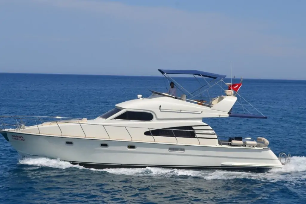 Индивидуальная морская прогулка на яхте