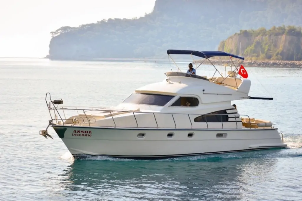 Индивидуальная морская прогулка на яхте