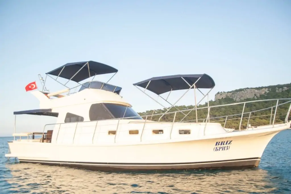 Индивидуальная морская прогулка на яхте «Бриз»