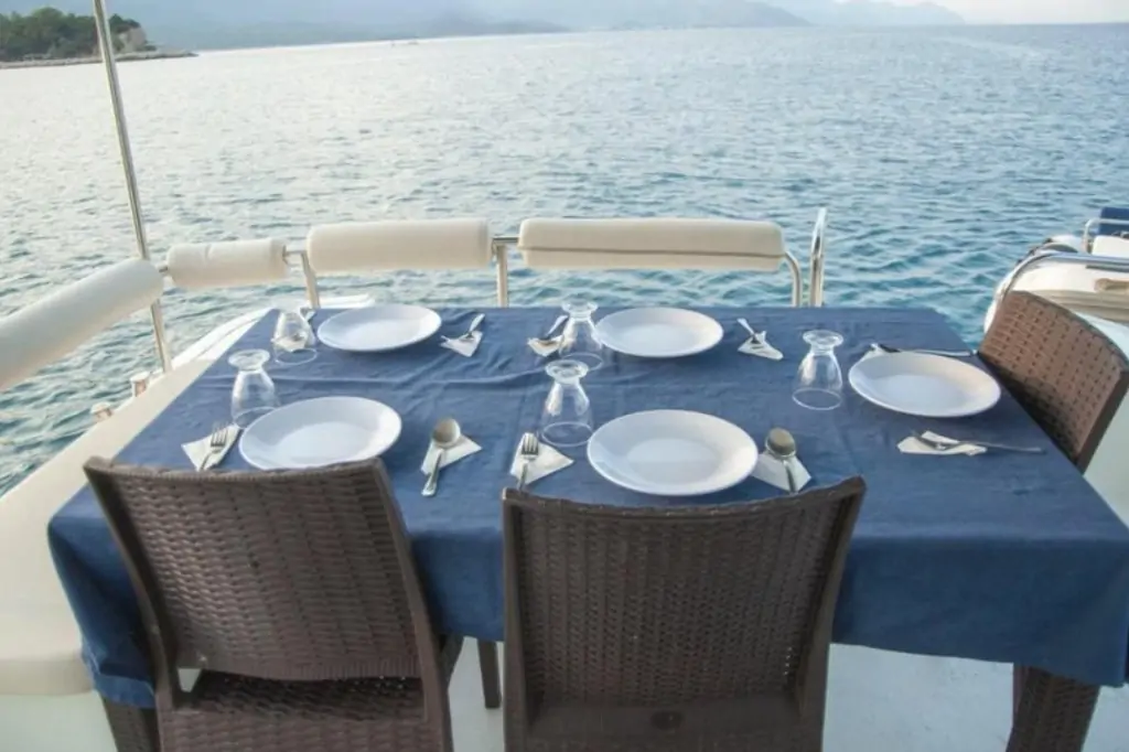 Индивидуальная морская прогулка на яхте «Бриз»