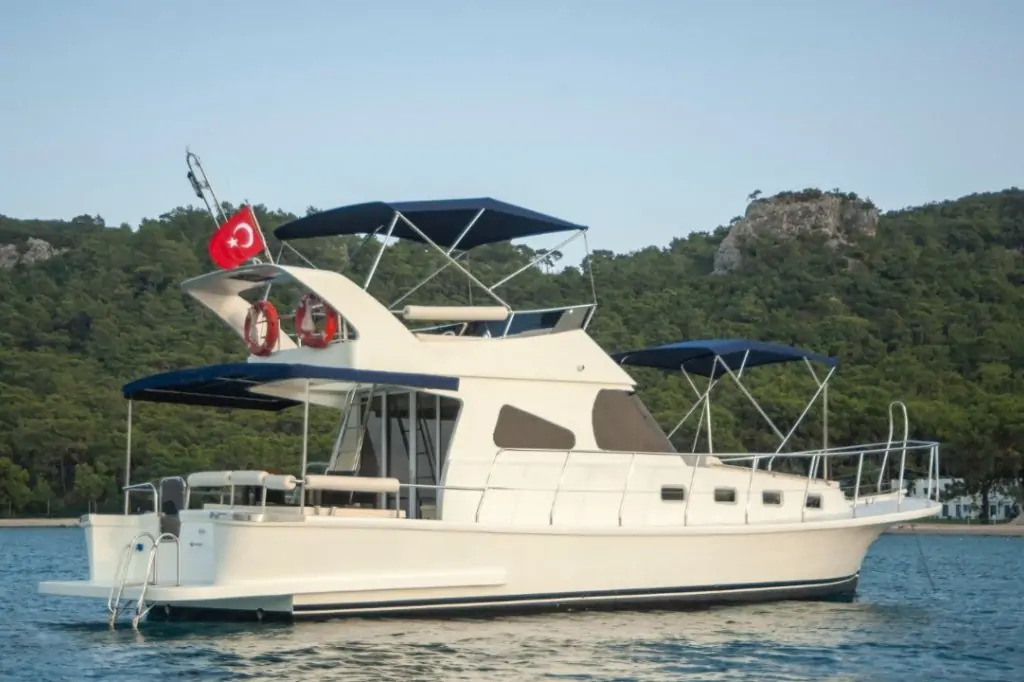 Индивидуальная морская прогулка на яхте «Бриз»