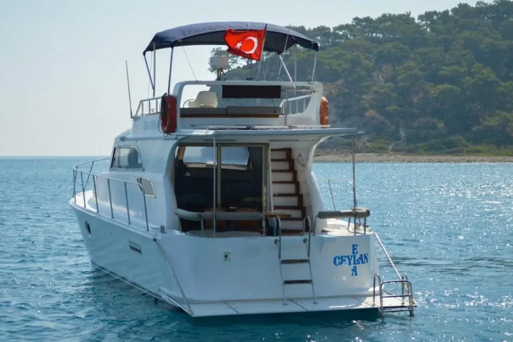 Индивидуальная морская прогулка на яхте «Grey» из Кемера