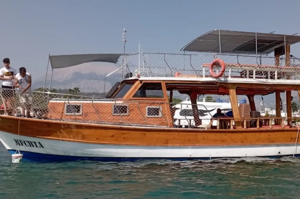 Морская рыбалка из Кемера на лодке «Мечта»