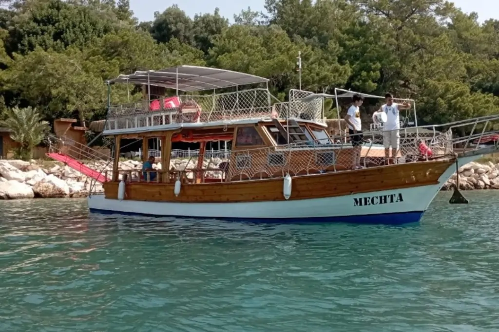 Морская рыбалка из Кемера на лодке «Мечта»