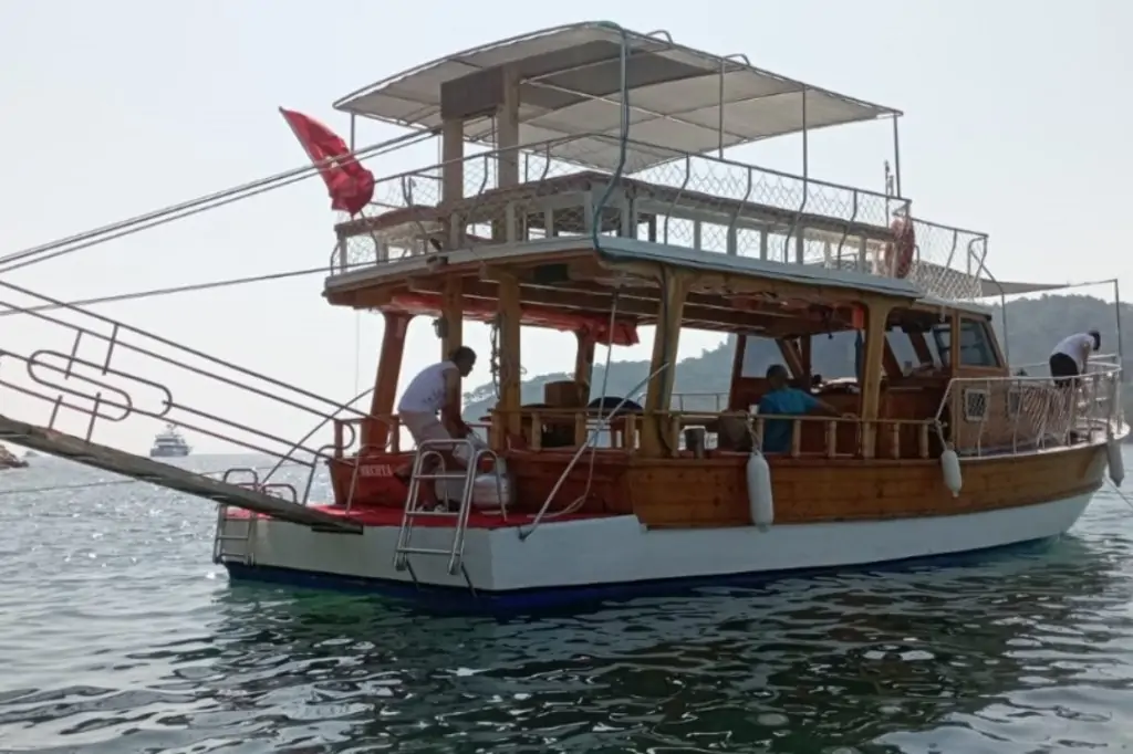 Морская рыбалка из Кемера на лодке «Мечта»