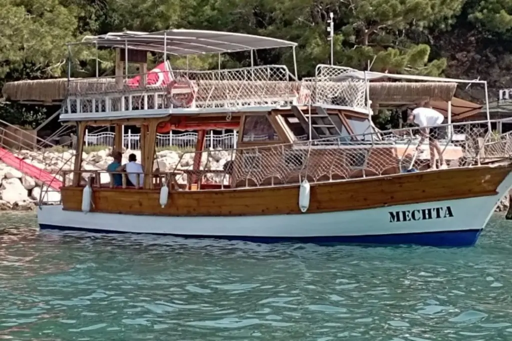 Морская рыбалка из Кемера на лодке «Мечта»