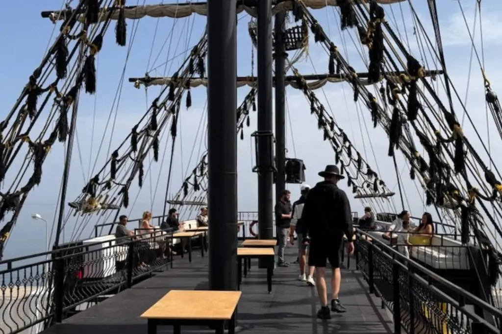 Морская прогулка в Кемере на пиратском корабле «Gonster»