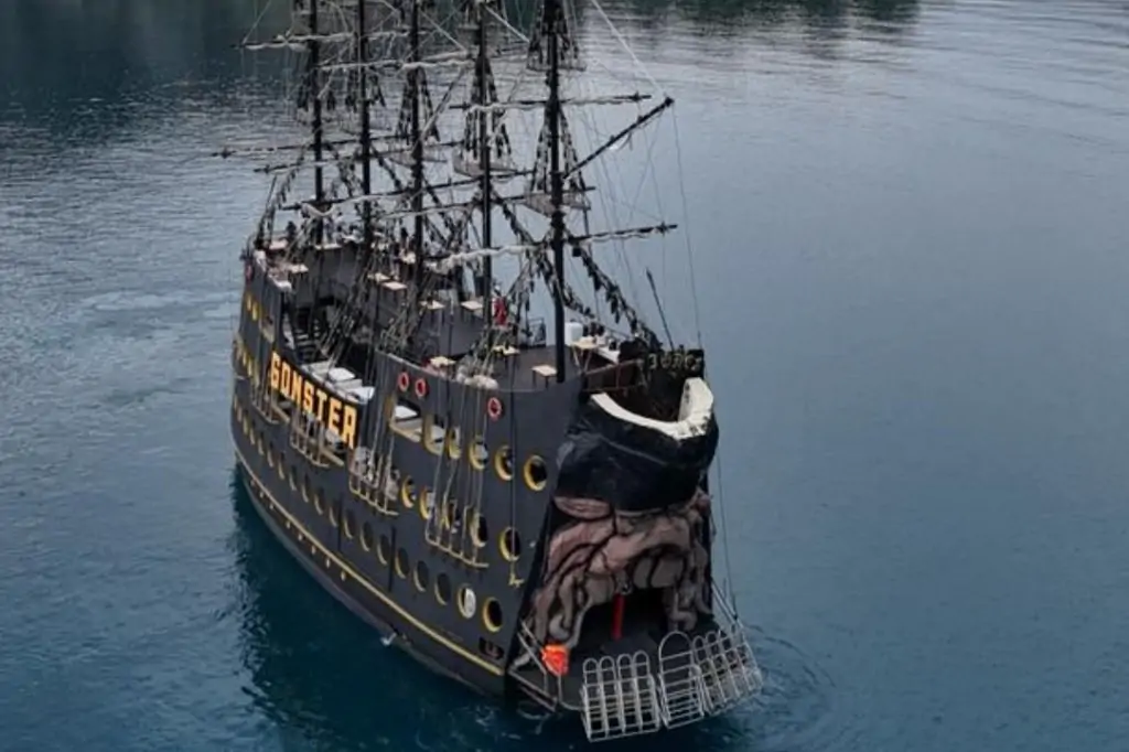 Морская прогулка в Кемере на пиратском корабле «Gonster»