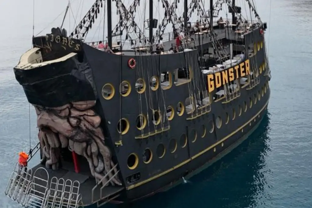 Морская прогулка в Кемере на пиратском корабле «Gonster»