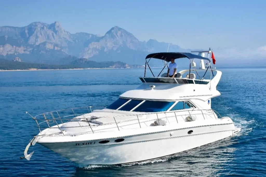 Индивидуальная морская прогулка на яхте «TU NAVY 1»