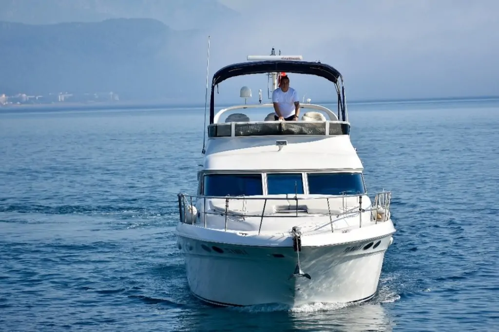 Индивидуальная морская прогулка на яхте «TU NAVY 1»