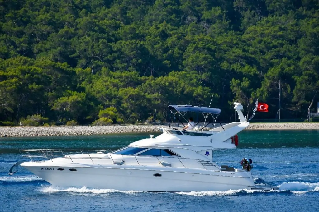 Индивидуальная морская прогулка на яхте «TU NAVY 1»