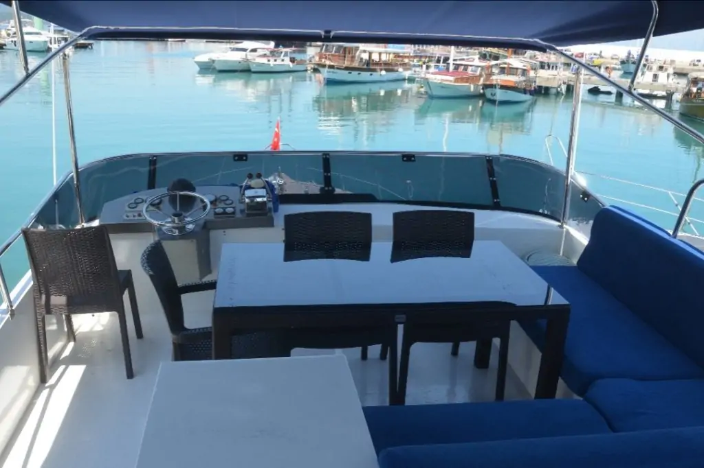 Индивидуальная морская прогулка на яхте «TU NAVY 2»