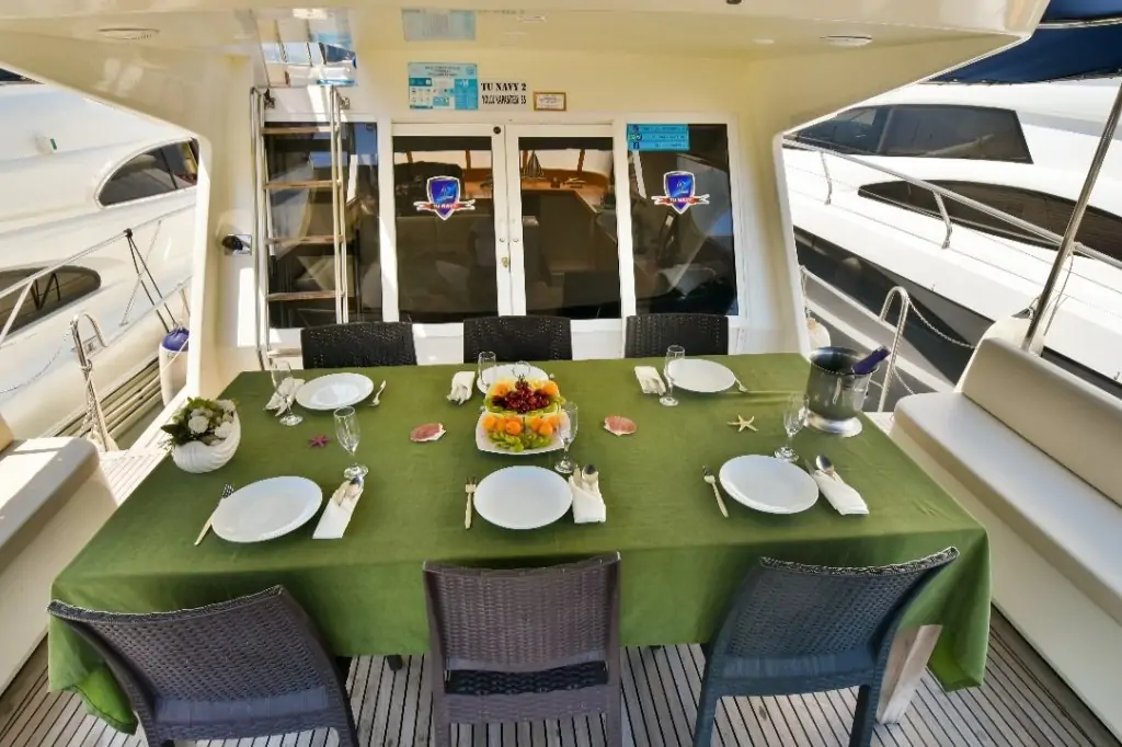 Индивидуальная морская прогулка на яхте «TU NAVY 2»