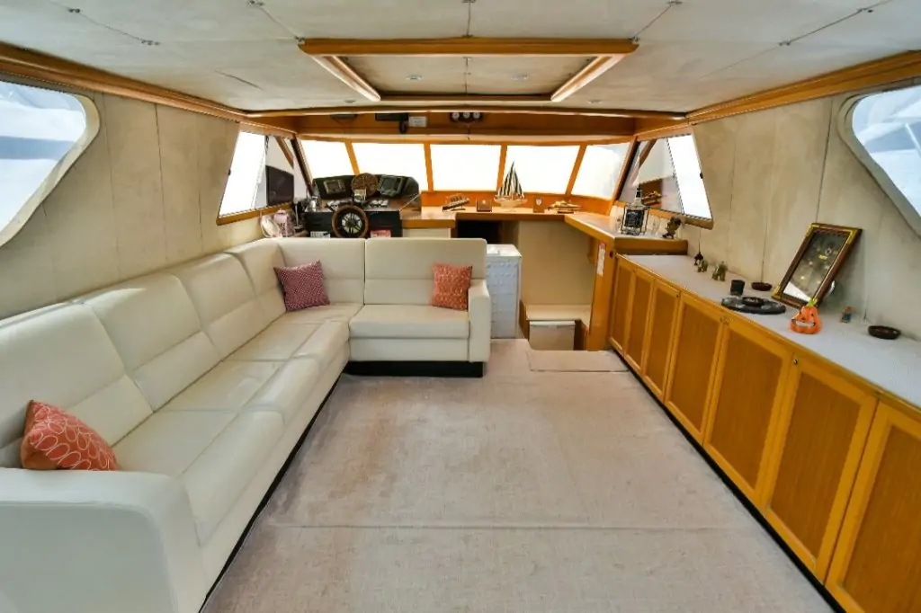 Индивидуальная морская прогулка на яхте «TU NAVY 2»