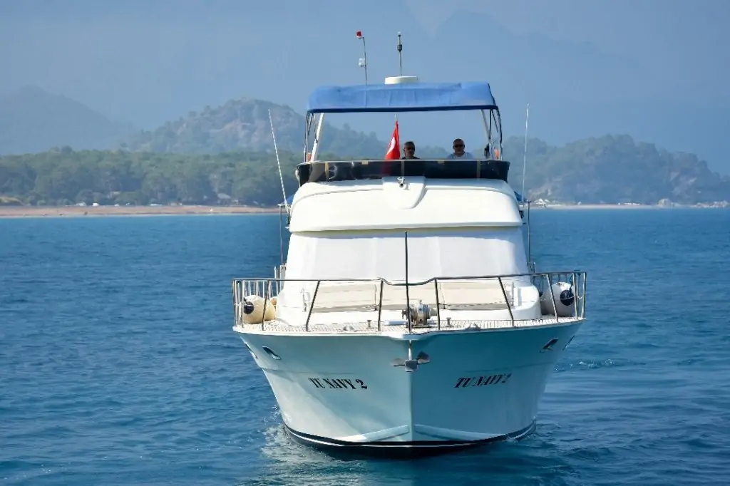 Индивидуальная морская прогулка на яхте «TU NAVY 2»