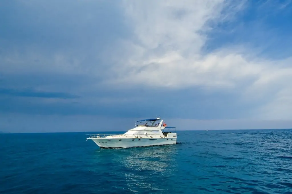 Индивидуальная морская прогулка на яхте «TU NAVY 2»