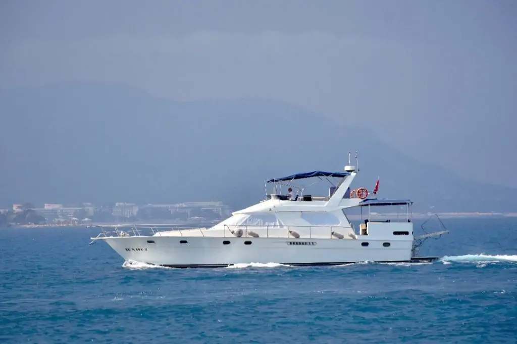 Индивидуальная морская прогулка на яхте «TU NAVY 2»