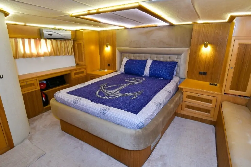 Индивидуальная морская прогулка на яхте «TU NAVY 2»