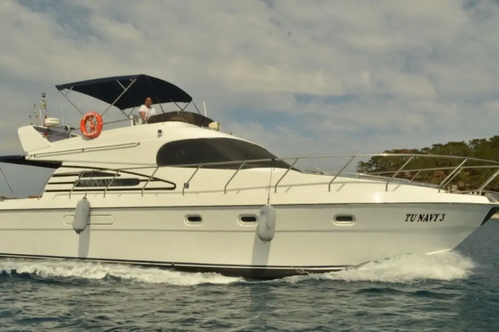 Индивидуальная морская прогулка на яхте «TU NAVY 3»