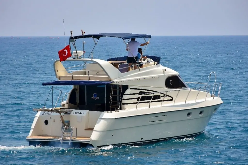 Индивидуальная морская прогулка на яхте «TU NAVY 3»