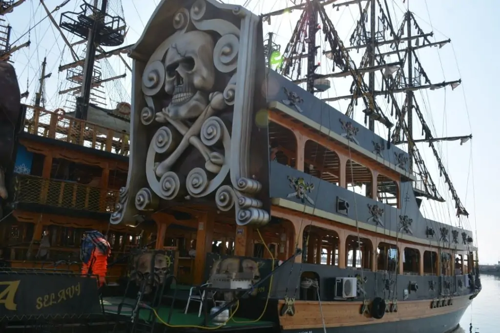 Морская прогулка на корабле Summer Love